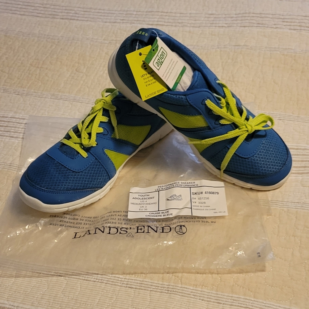 NWT YOUTH LANDS'END SNEAKERS 4